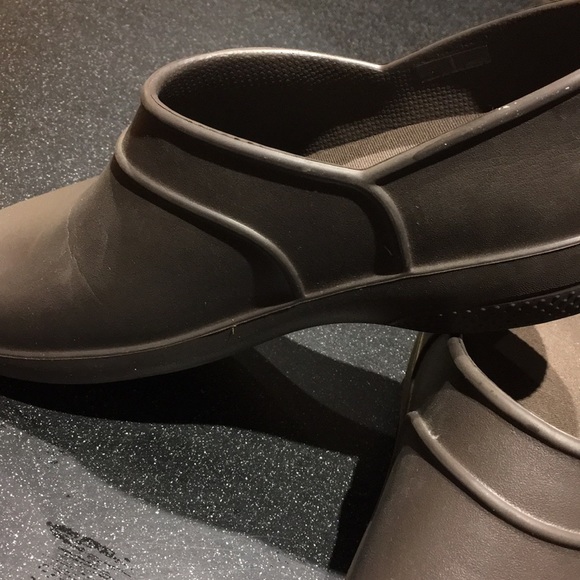 Brown Crocs - Picture 2 of 6